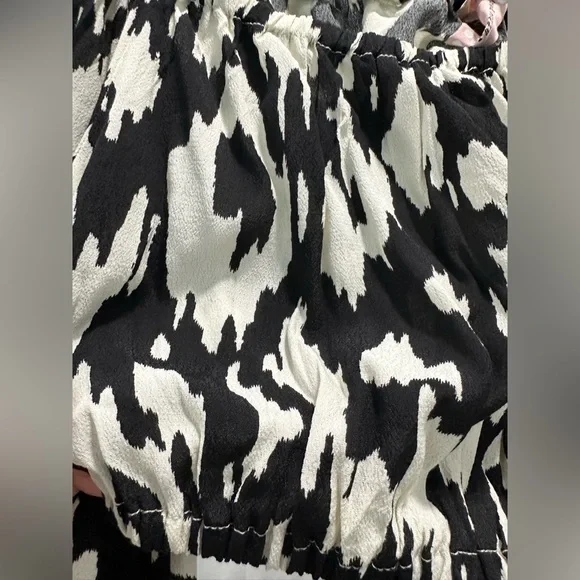 Traffic People Sofia Crop Top
Women's - Size Medium - Picture 3 of 7